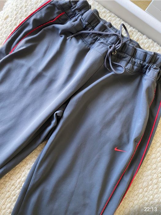 Conjunto Desportivo Nike (Sweat c/ Capuz + Calças) – Unissexo – Semi-N