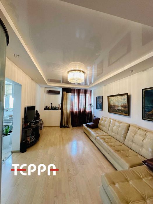 Продаж чудової 3-кімнатної квартири з видом на Дніпро