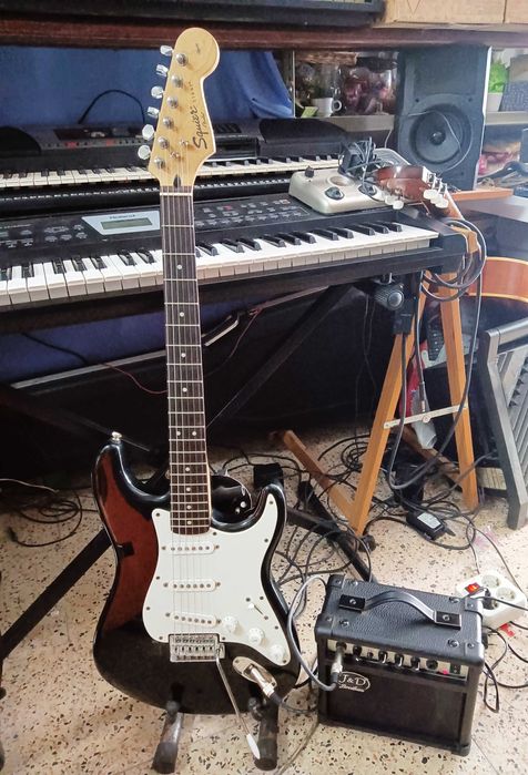Guitarra Squier  mais amplificador
