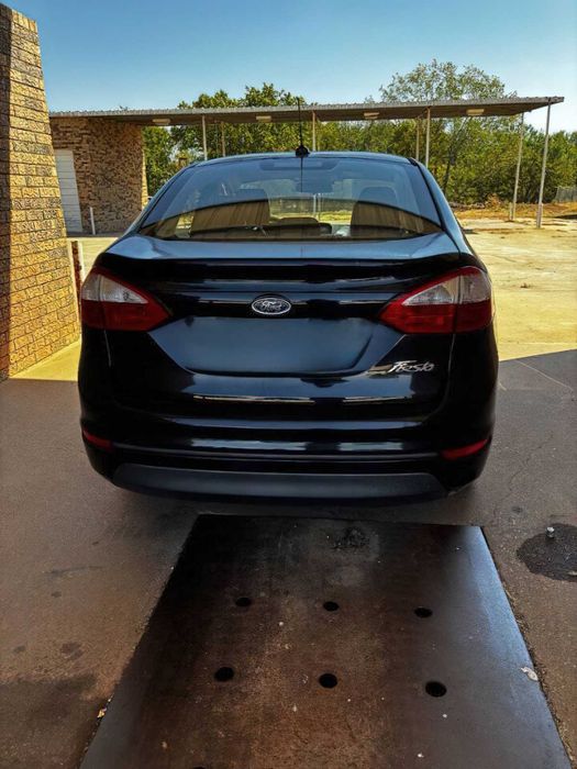 Ford Fiesta SE      2016