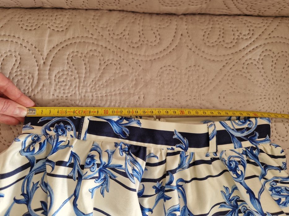 Midi rozkloszowana spódnica  w kwiaty XS