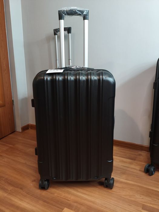 Piękny zestaw 3 walizek– twardy ABS, nowy komplet