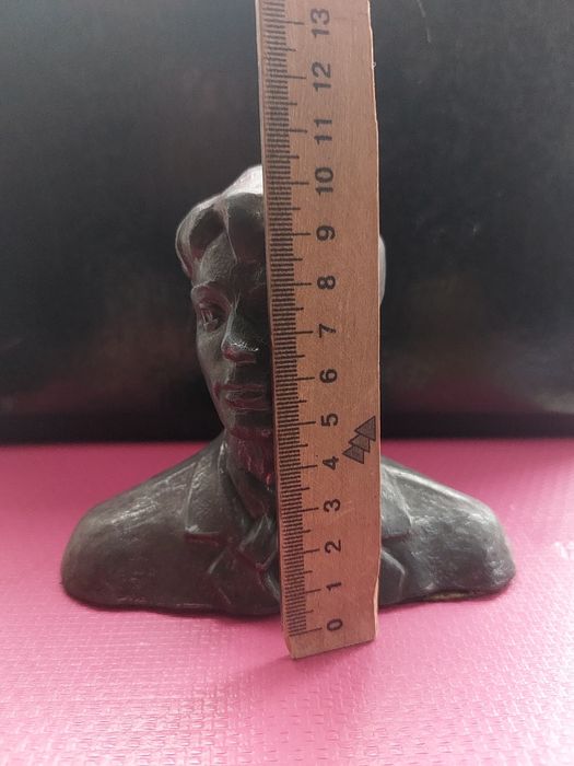 Бюст Сергія Єсеніна.