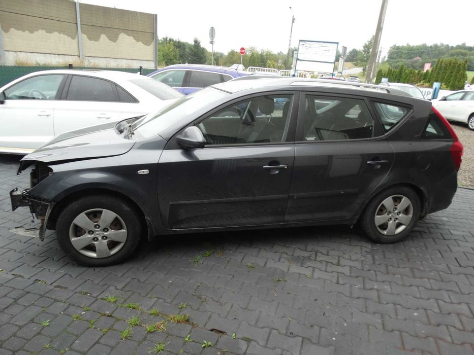 Kia Ceed 1.6 benzyna kombi uszkodzona