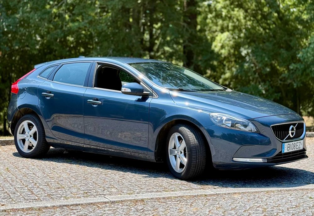 Volvo V40 D2 2.0 130.000KM | Desde 170€/mês