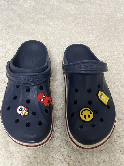 Crocs  M7—W9