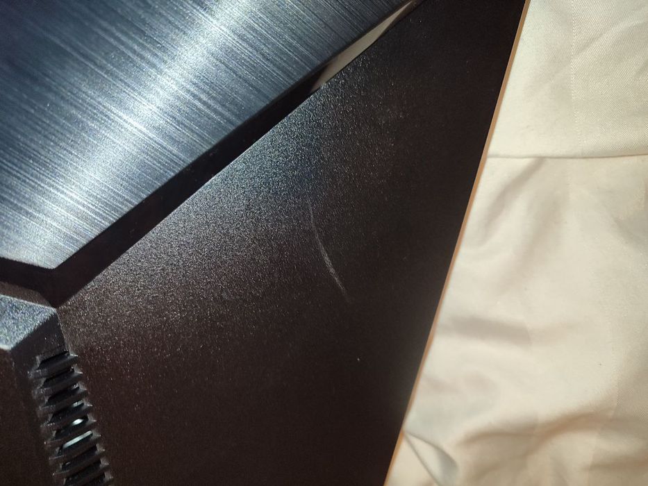 Игровой монитор MSI Optix G241 — 24", IPS, 144 Гц (с дефектом матрицы)