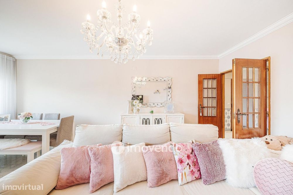 Apartamento T3, com áreas amplas, em Setúbal