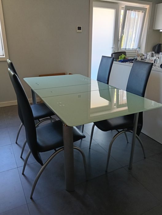 Mesa de jantar em vidro