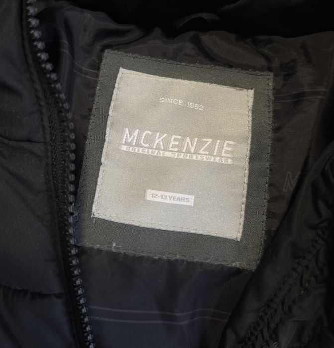 Czarna krótka puchowa kurtka zimowa Mckenzie