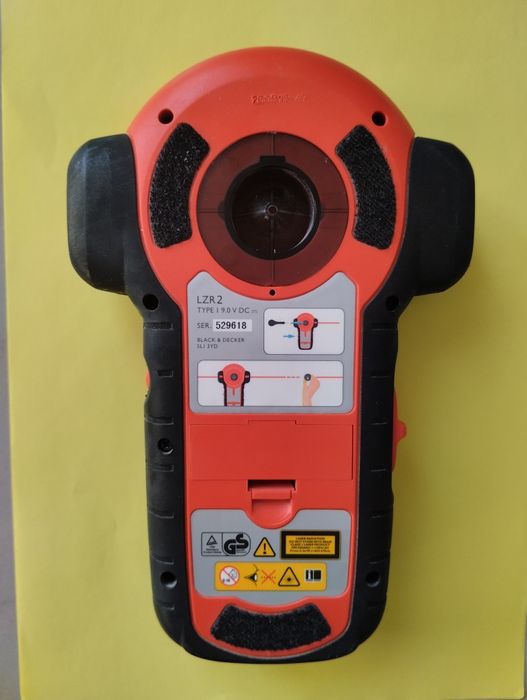 Лазерный уровень, с функцией металлоискателя