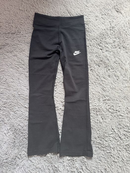 Komplet ubrań dla dziewczynki 140/146