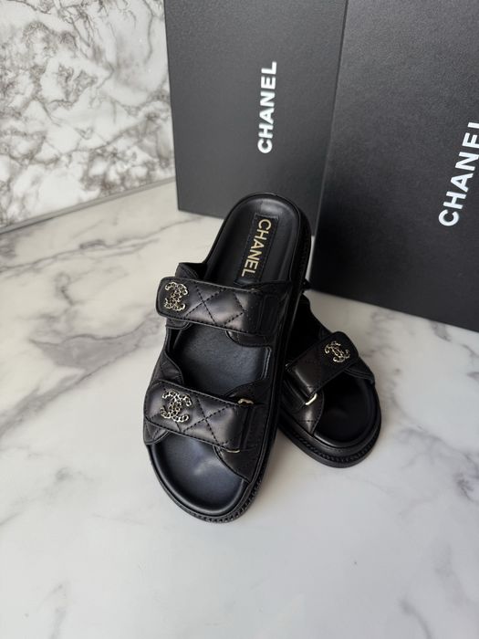 Klapki chanel black leather