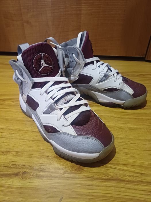 Кросівки фірми Jordan