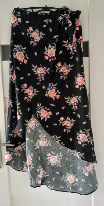 Asymetryczna spódnica HM r.S