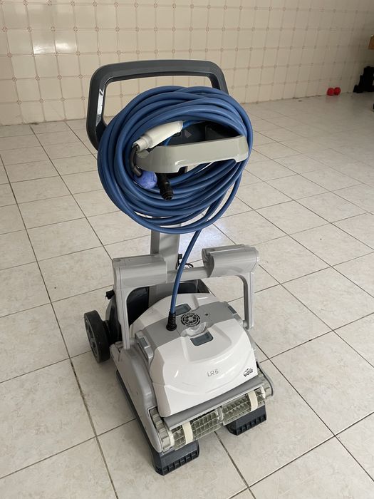 Robô Aspirador de Piscina