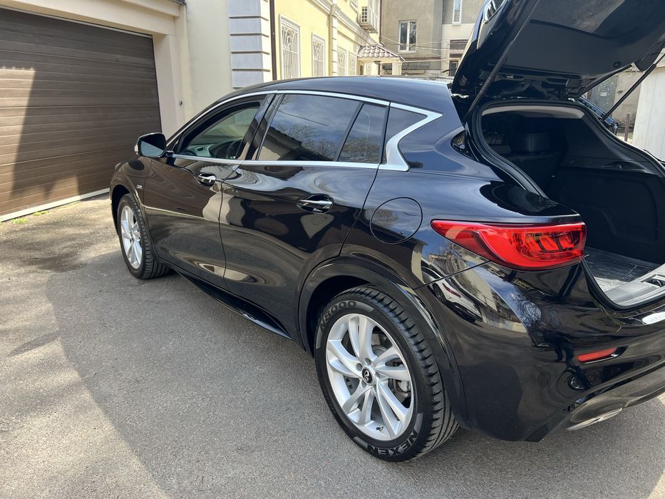 Продам Infiniti QX30