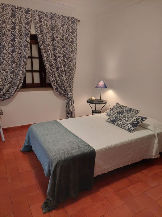 Arrendo quarto em Moradia térrea em Aires.