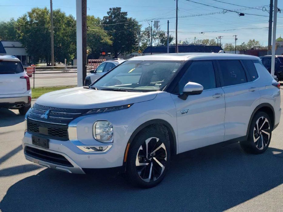 Mitsubishi Outlander PHEV SEL      2023