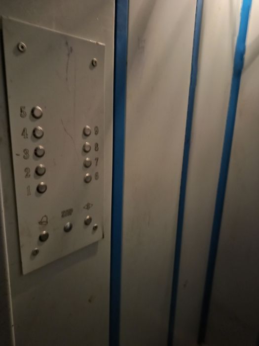 Продається 2-кімнатна квартира в цегляному будинку