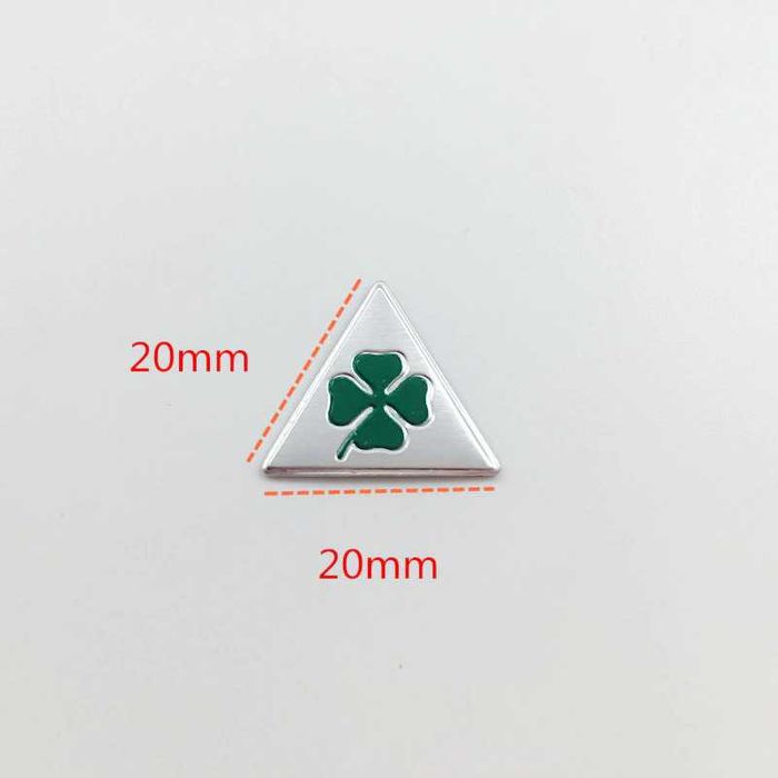 Emblemas Alfa Romeo Trevos Quadrifoglio Verde e centros de jante