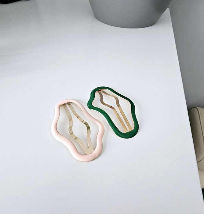 Nowe kolorowe spinki do włosów