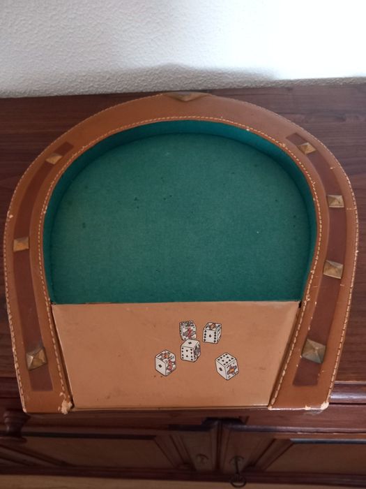 Tabuleiro jogo em forma ferradura