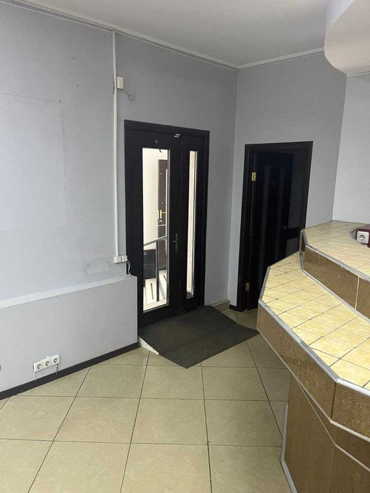 Здам в оренду комерційне приміщення в центрі міста (100–180 м²) 1й пов