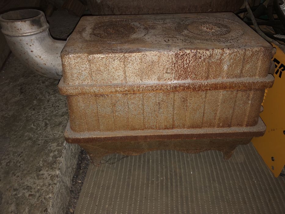 Буржуйка чавунна часів СССР.