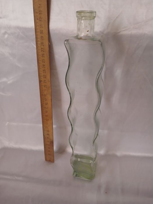 Бутылка стеклянная  "волна"