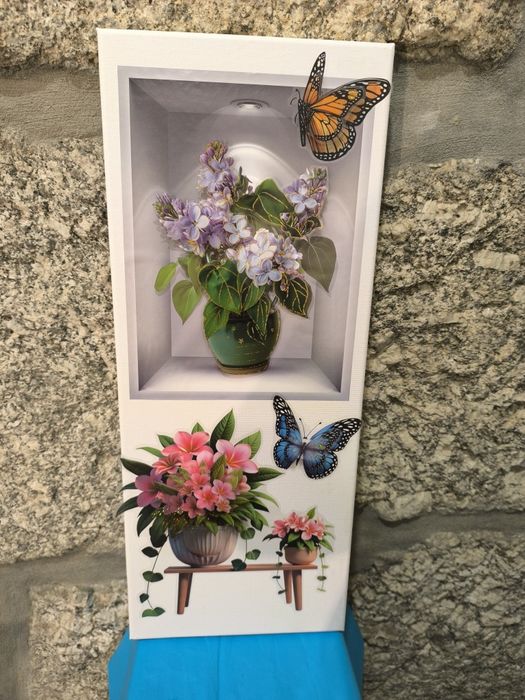 Quadros para dar vida a uma parede branca que se transforma em cores