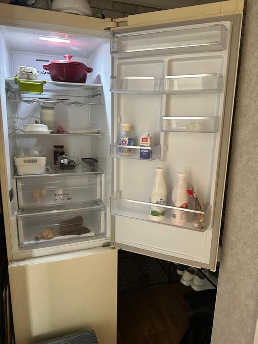 Продам холодильник Samsung RB37J5225EF.