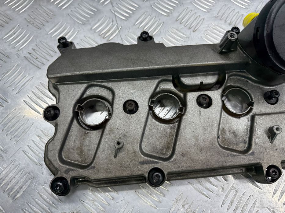 Клапанная крышка левая Audi R8 5.2 v10 07L103471L