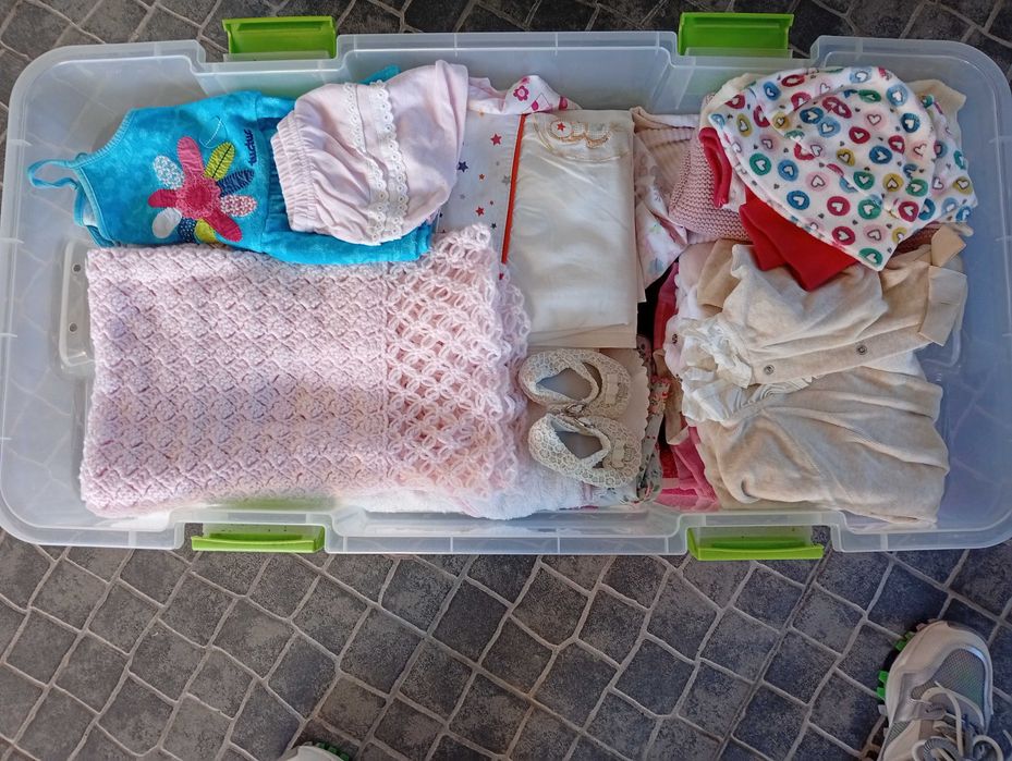Caixa roupa bebé menina