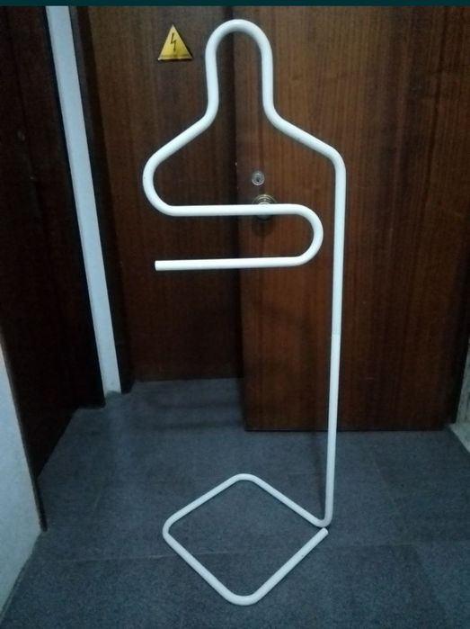 Cabide de cor branca