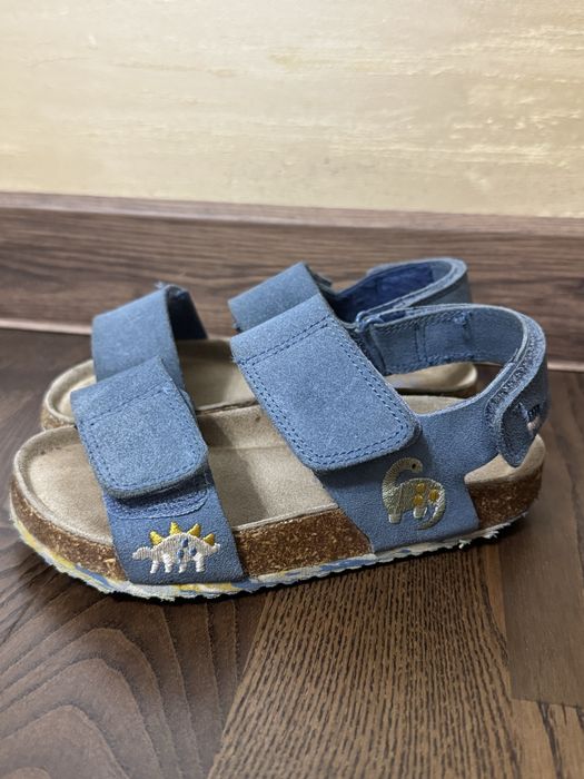 Дитячі сандалі.