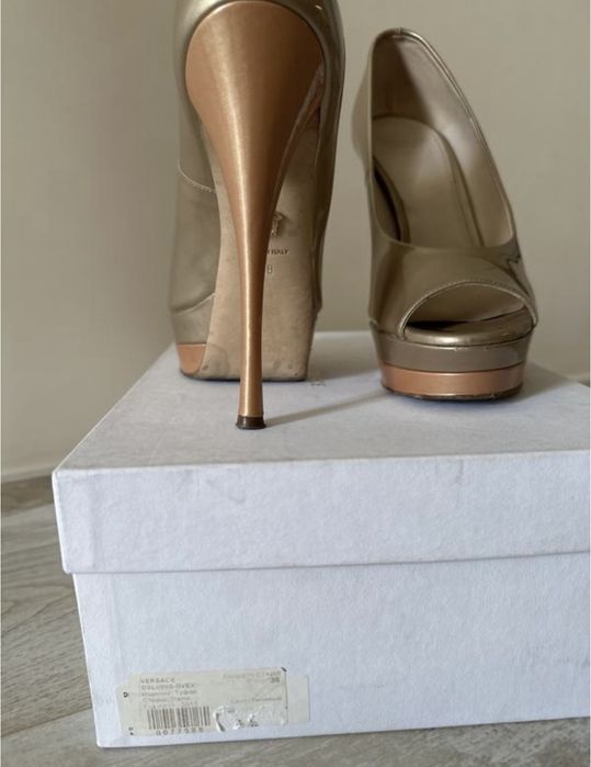 Лакові туфлі Versace