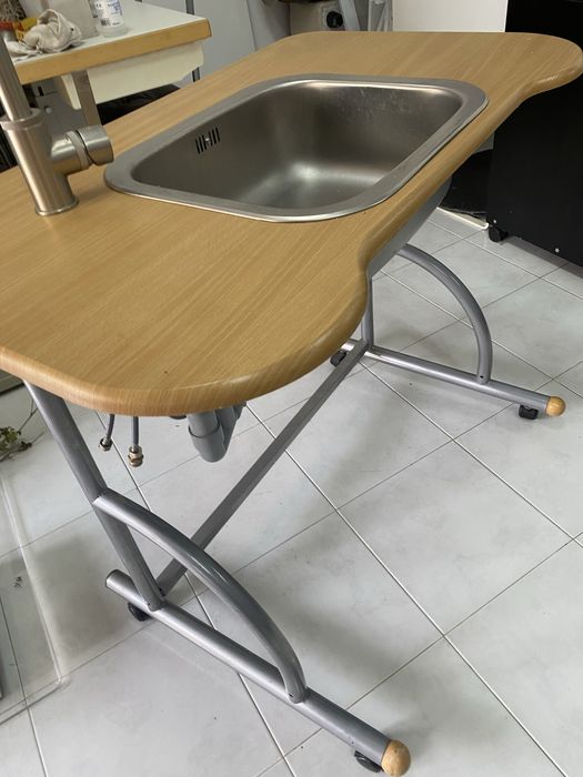 Vendo excelente movel com cuba e torneira, e canalização