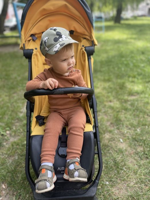 Прогулянковий візочок. Коляска