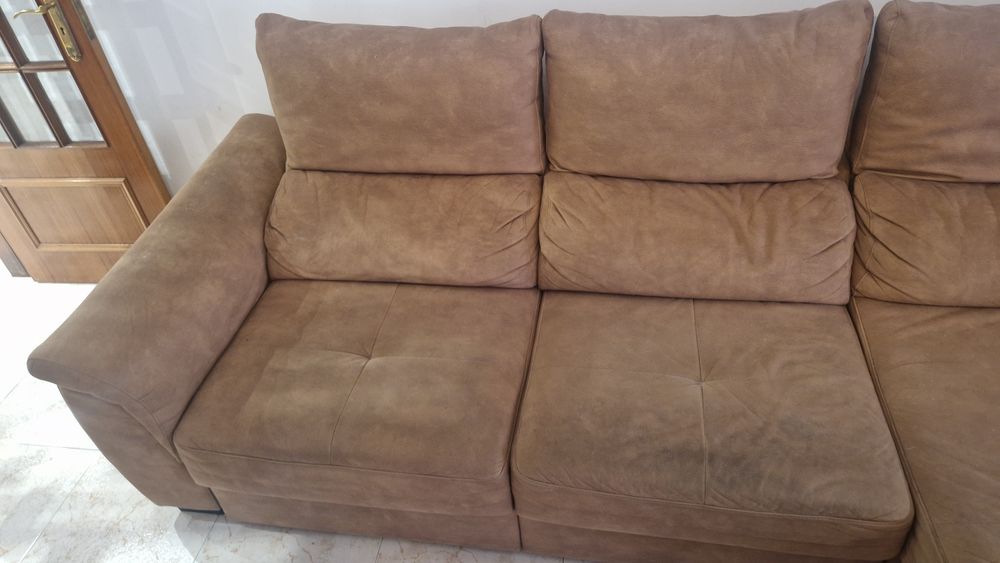 Sofá com chaise longue castanho/camel
