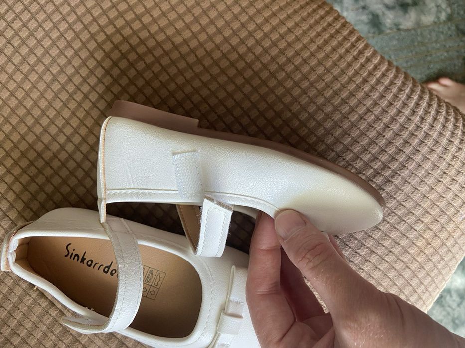 Святкові туфлі для дівчинки