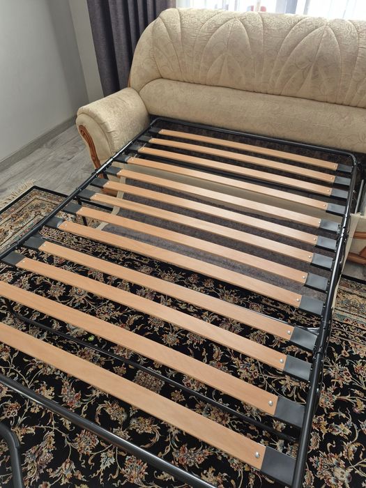 Диван в гарному стані