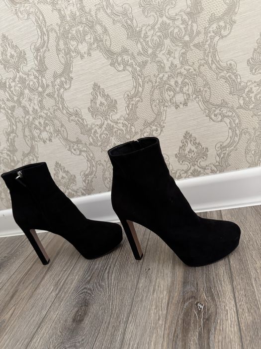 Женские итальянские полуботиниз натуральной замши в отличном состоянии