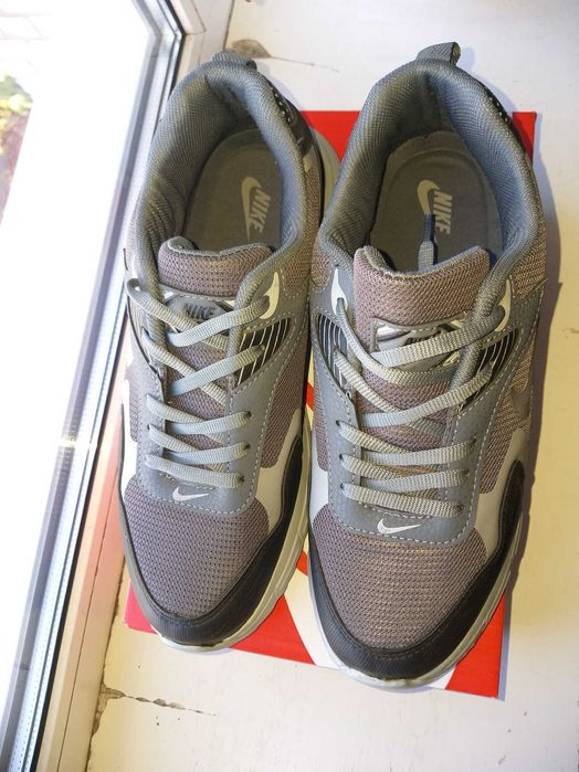 продам кросовки nike