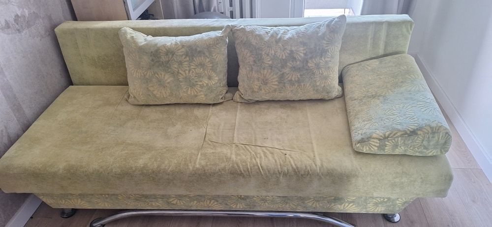 Oddam za darmo sofę w kolorze seledynowym