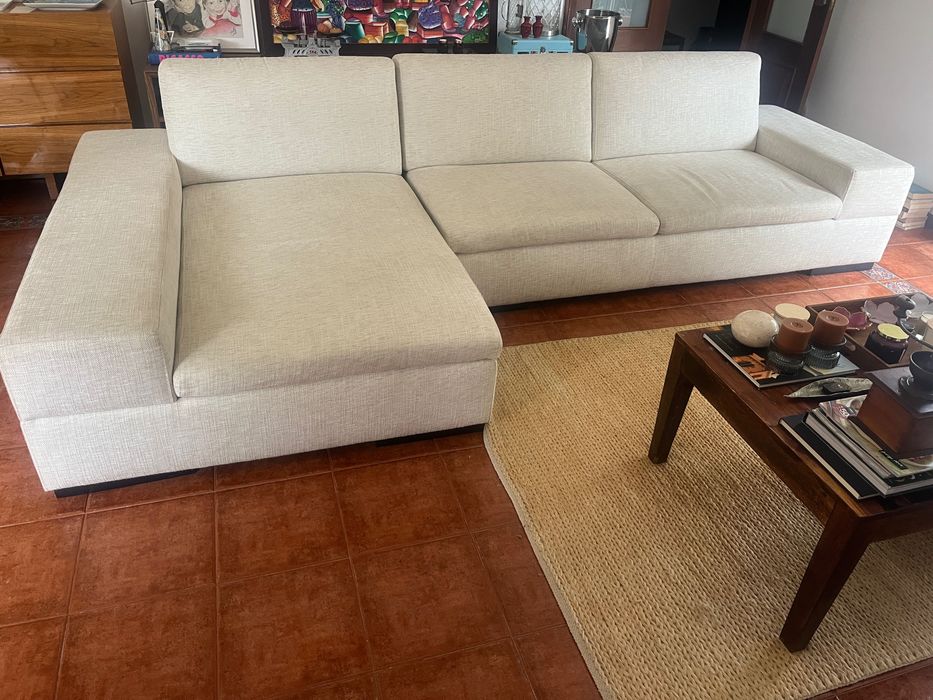 Sofa off white com chaise long, super confortável e lindo, só vou vender pois vou oara uma casa menor.