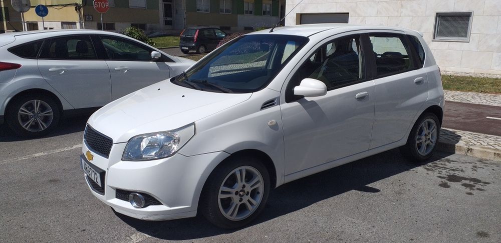 Chevrolet Aveo 1.2 gasolina com poucos kms.