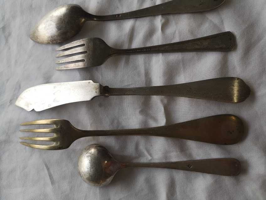 Conjunto de talheres antigos em prata