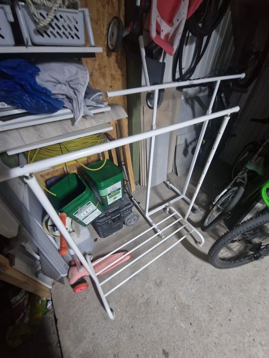 Wieszaki do garderoby lub sklepowe