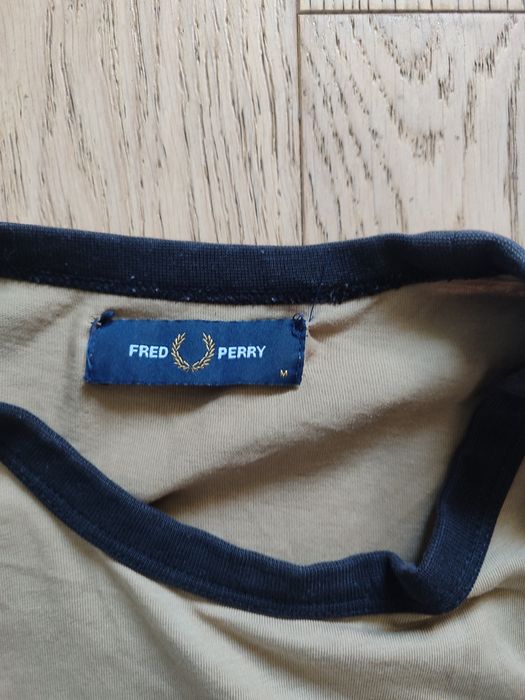 Футболка Fred Perry на лампасах